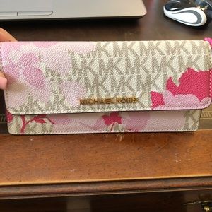 Michael kors wallet
